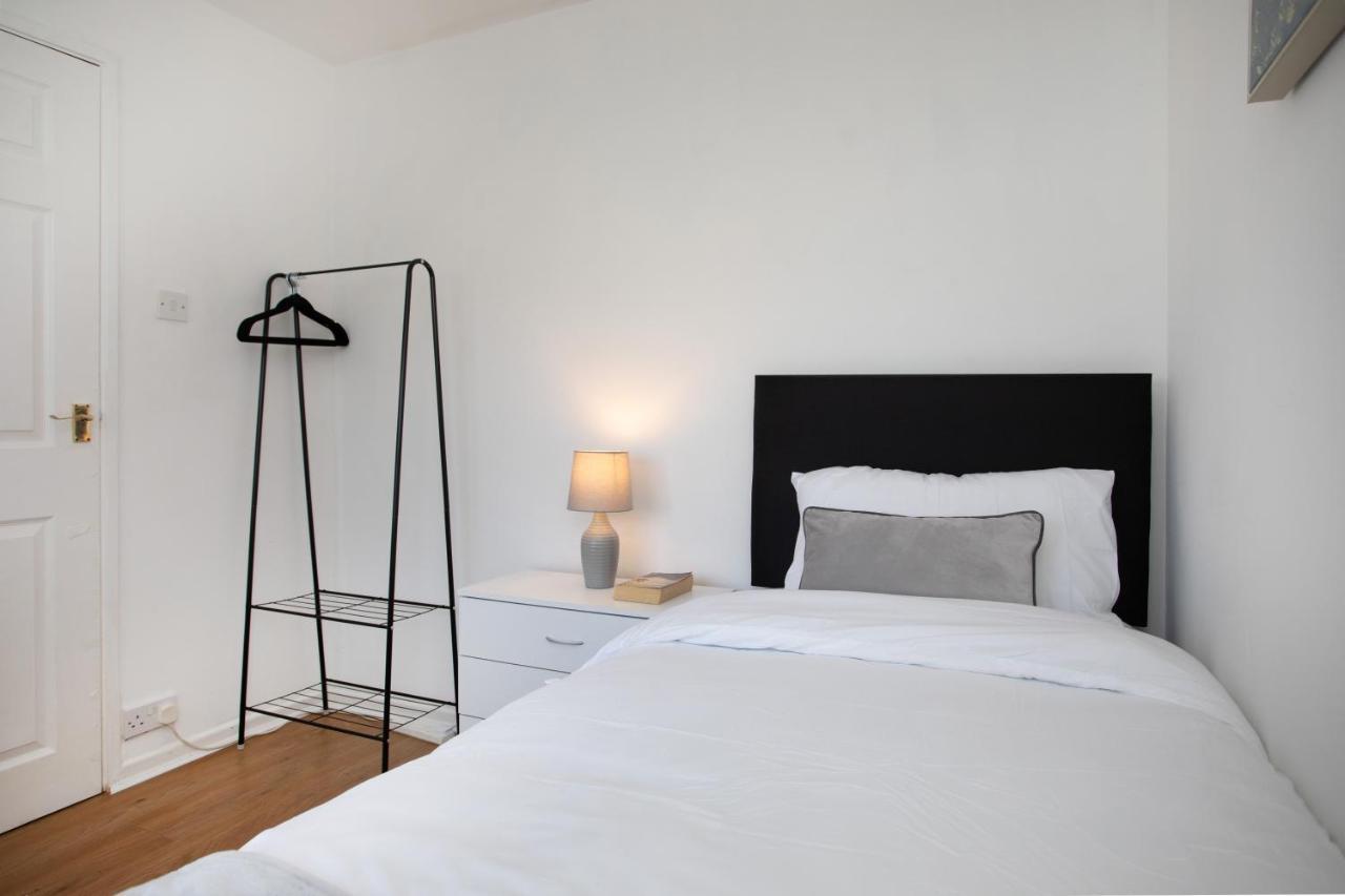 Rawmarsh House, Rotherham For Contractors & Families, Free Parking, High Speed Wifi, Etc Bagian luar foto